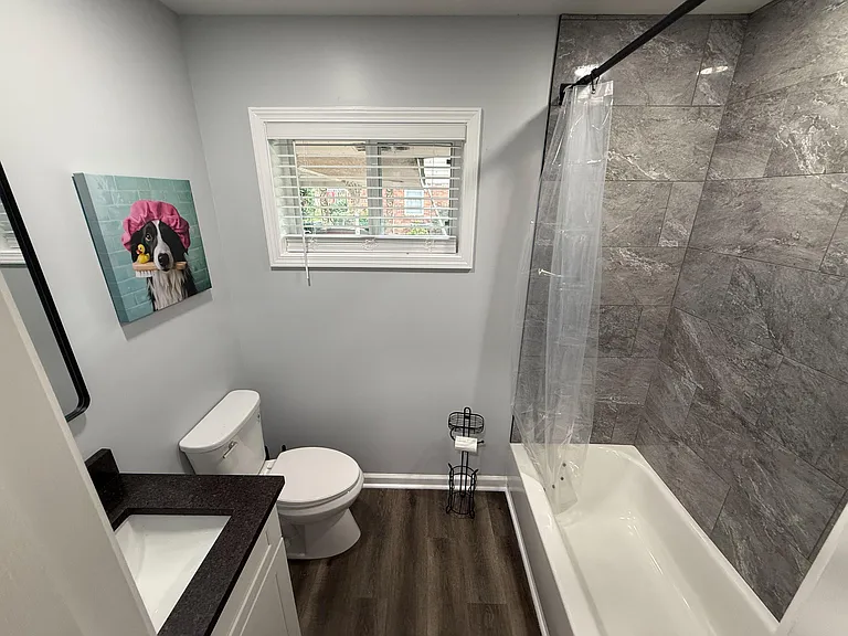 Quartz and Marble tiling with Tub/Shower