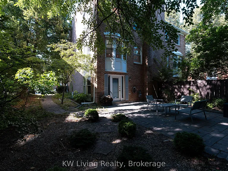 96 Confederation Way — Photo 16