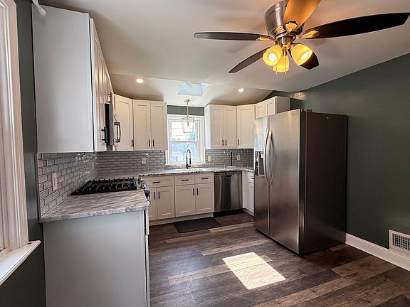 5th image of 40 Neeld Ln