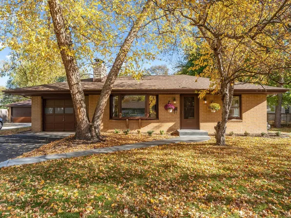 9523 10th Ave S, Bloomington, MN 55420