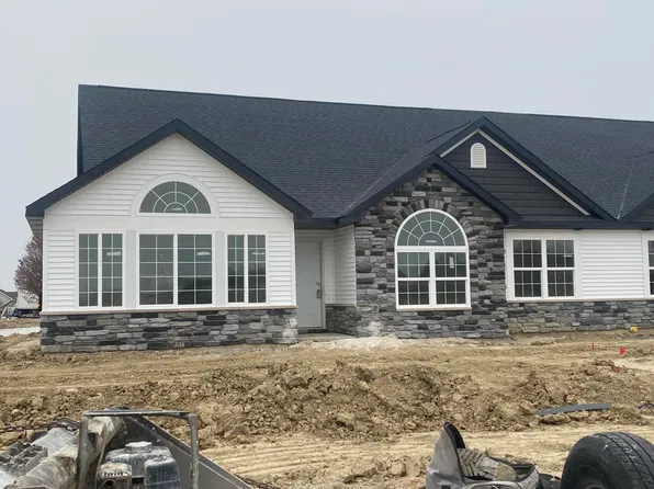 5436 Fountain Dr, Crown Point, IN 46307