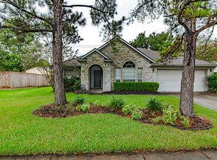 3827 Pin Oak Dr N, Pearland, TX 77581