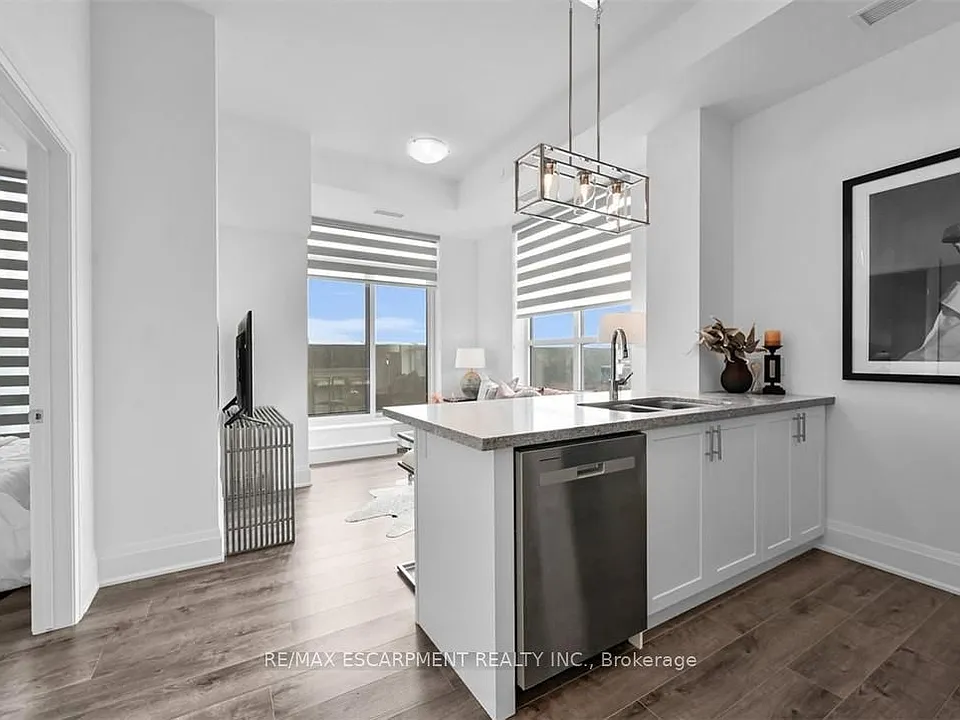470 Dundas St E #515