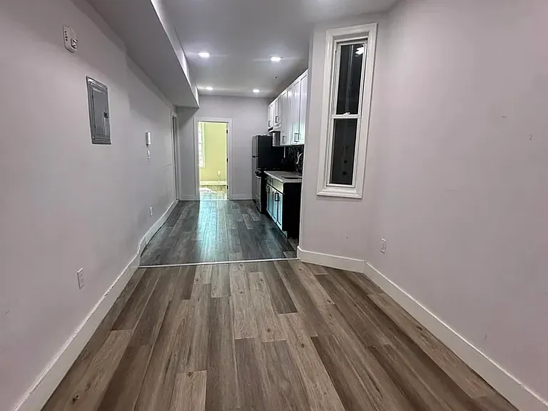 45 Logan Ave #3R — Photo 2