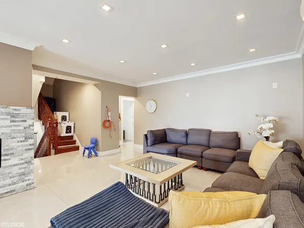 4202 Manhattan Avenue image 6 of 25