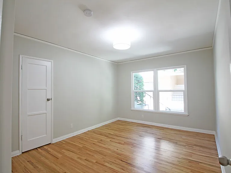 1575 Manning Ave — Photo 10