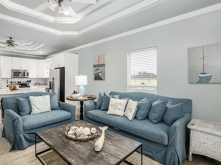 986 Bahama Dr — Photo 2