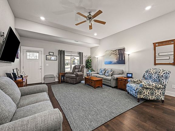 4th image of 17 Ravenglass Ln