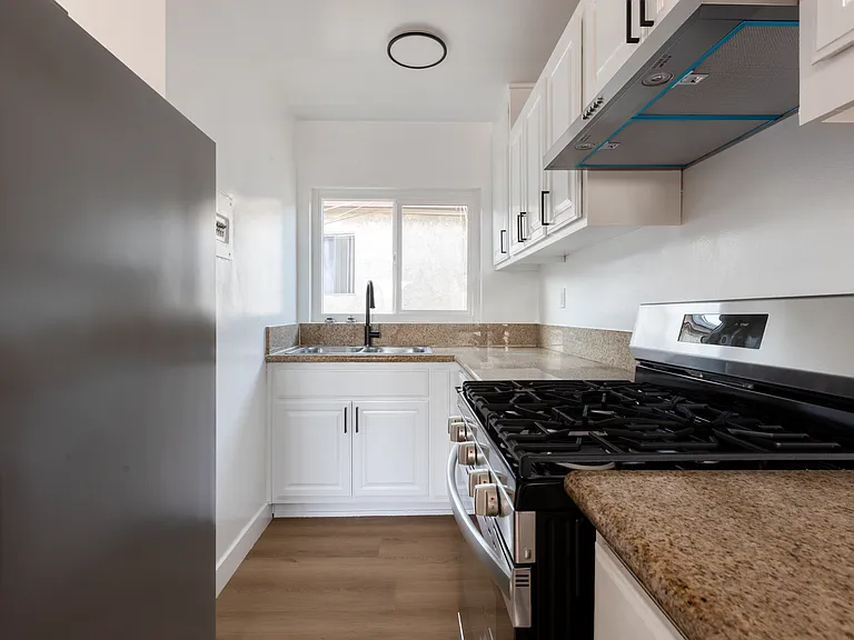 15741 Blaine Ave — Photo 12
