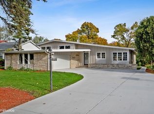 1043 Terrace Ln, Glenview, IL 60025