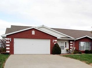 3202 Cherokee Dr, Marion, IL 62959