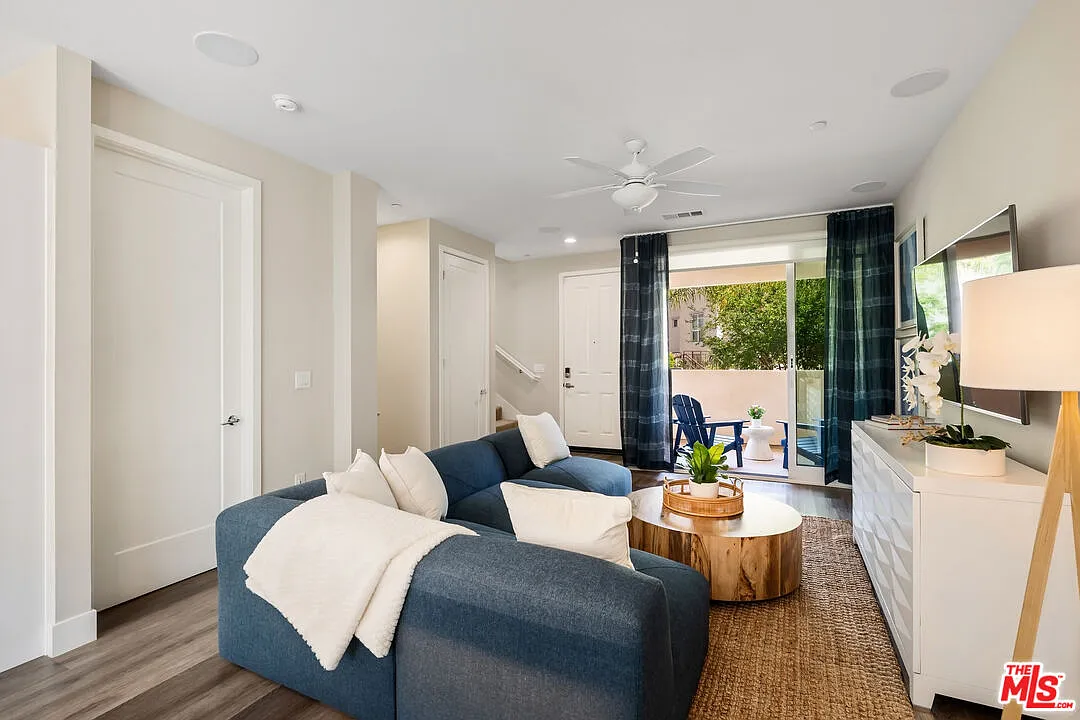 2 bed, 2.5 bath, 1483 sqft, $6,300 — Photo 1