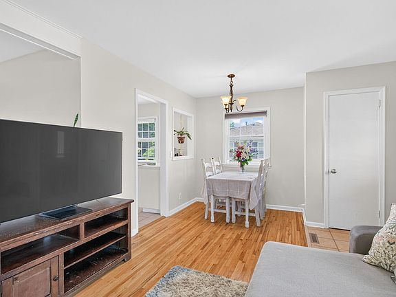 4th image of 11789 Larch St NW