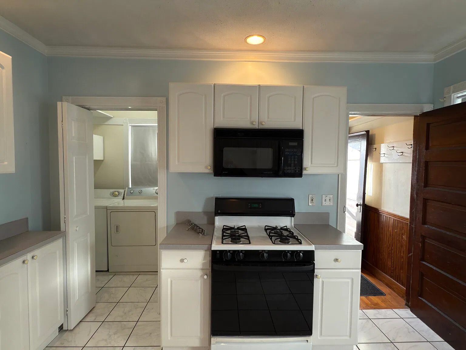 3 bed, 1.0 bath, $3,100 — Photo 3
