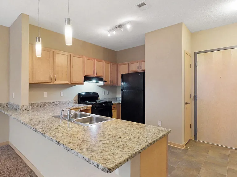 L14 Flats — Photo 78