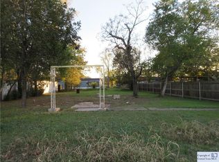 407 W Austin St, Luling, TX 78648