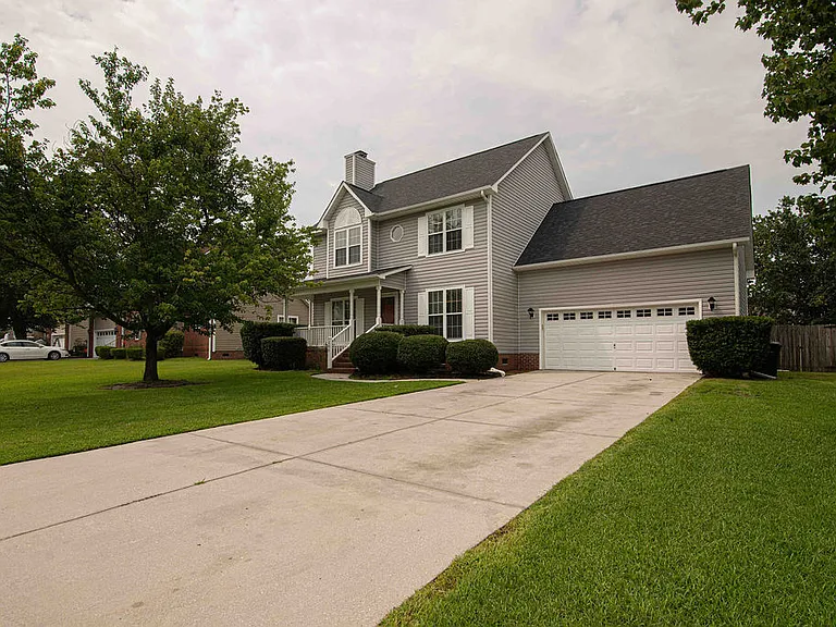 209 Lansing Ct — Photo 2