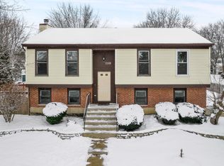 759 Iroquois Trl, Carol Stream, IL 60188