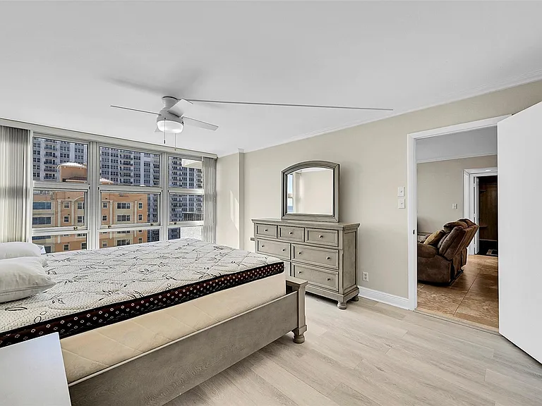 525 N Ocean Blvd #919 — Photo 11