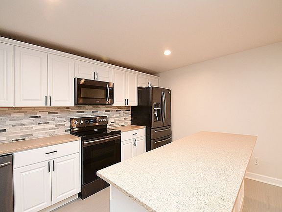 5th image of 4016 Cuming St APT 1