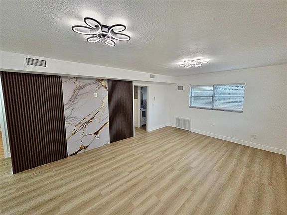4th image of 230 Beverly Blvd