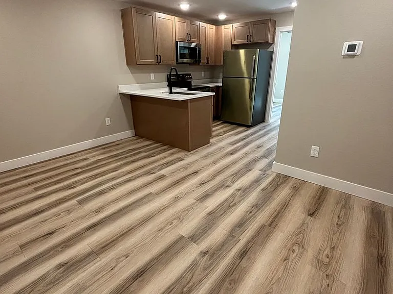 106 E Sycamore St — Photo 38
