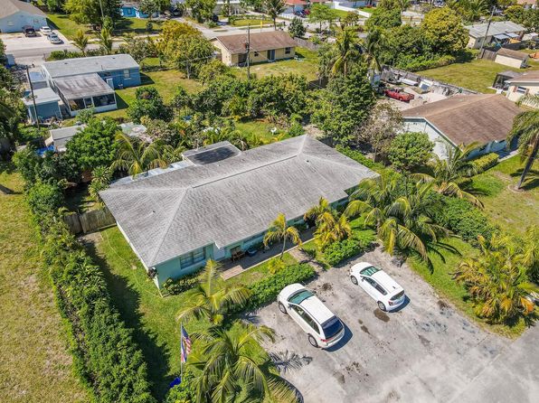 1665 E Breezy Lane, West Palm Beach, FL 33417