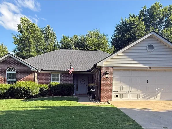 303 Edgehill Ave, Lowell, AR 72745