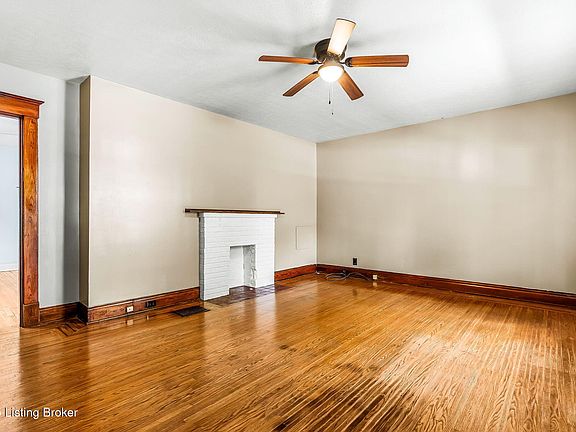 4th image of 1016 E Oak St