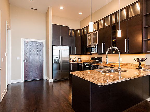 3rd image of 1937 W Diversey Pkwy APT 5C