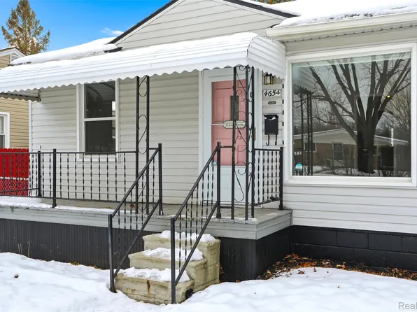 4654 Gloria St, Wayne, MI 48184