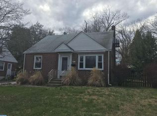 919 Village Rd, Folsom, PA 19033