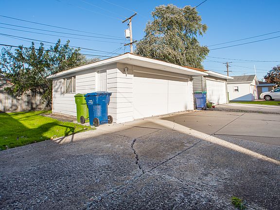 5th image of 8818 S Francisco Ave