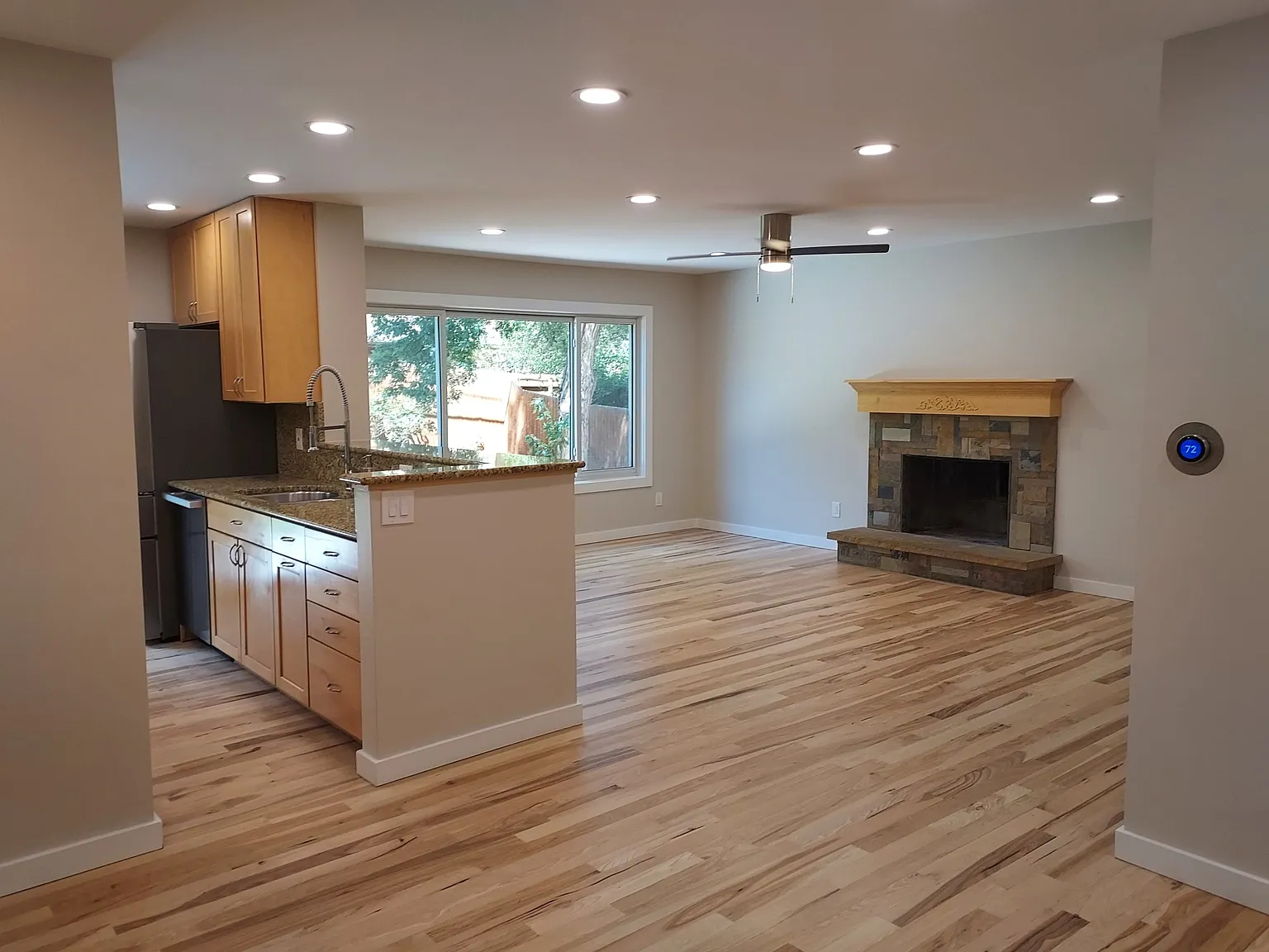 4 bed, 2400 sqft, $4,200 — Photo 2