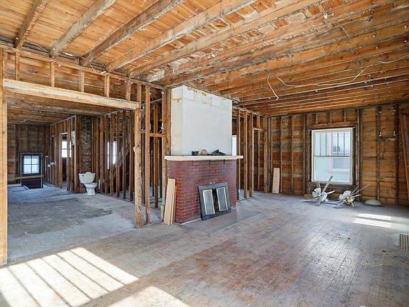4th image of 56 E Pennsylvania St
