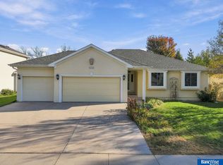6432 Blackstone Rd, Lincoln, NE 68526