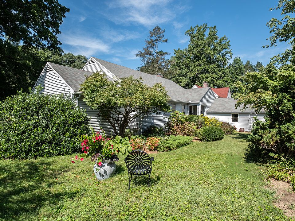 2nd image of 44 Hillcrest Ave