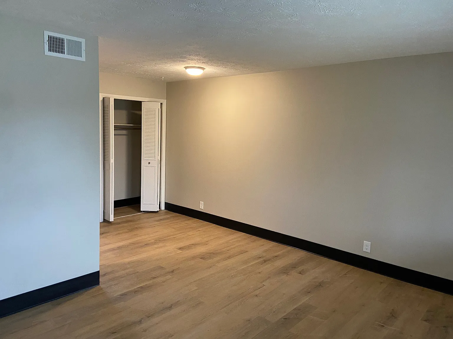 1 bed, 550 sqft, $925 — Photo 2