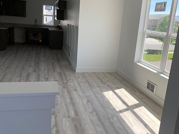 5th image of 577 1/2 Clifden Dr