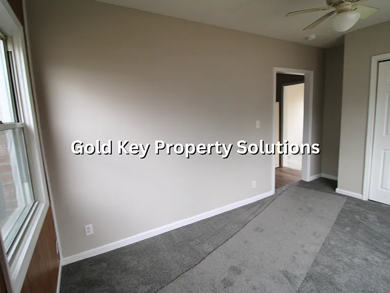 117 E John St — Photo 12