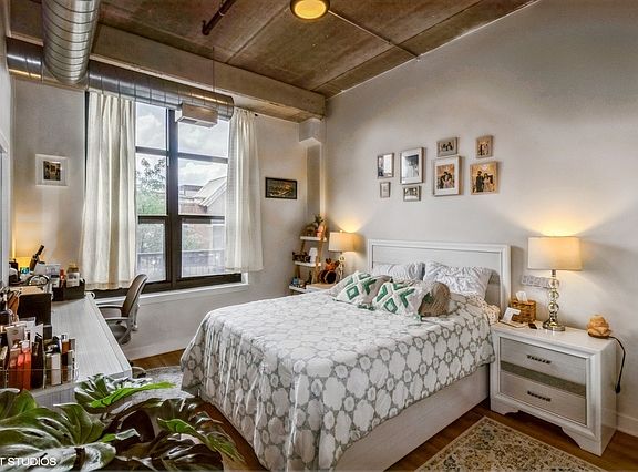 4th image of 833 W 15th Pl Unit 306