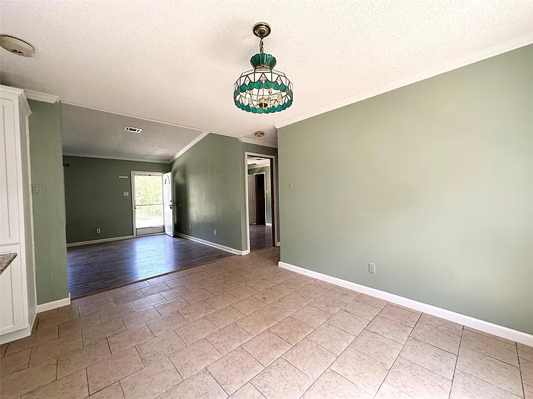 18143 Breezy Dr — Photo 19