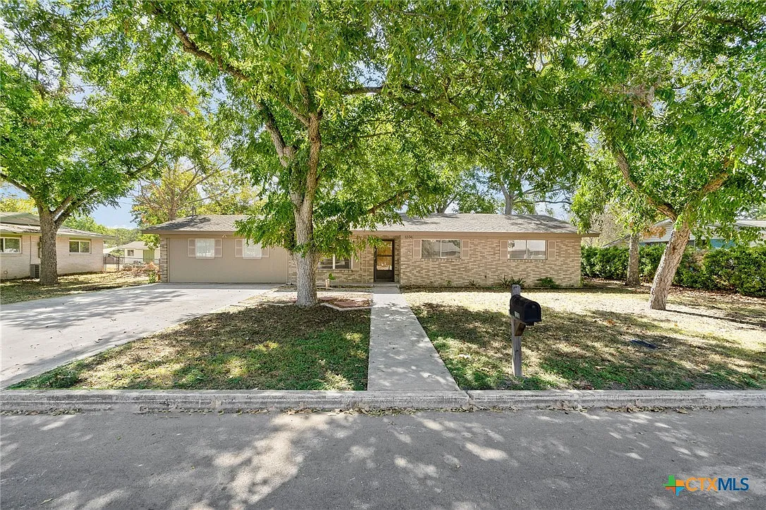 3 bed, 3.0 bath, 1252 sqft, $2,150 — Photo 1