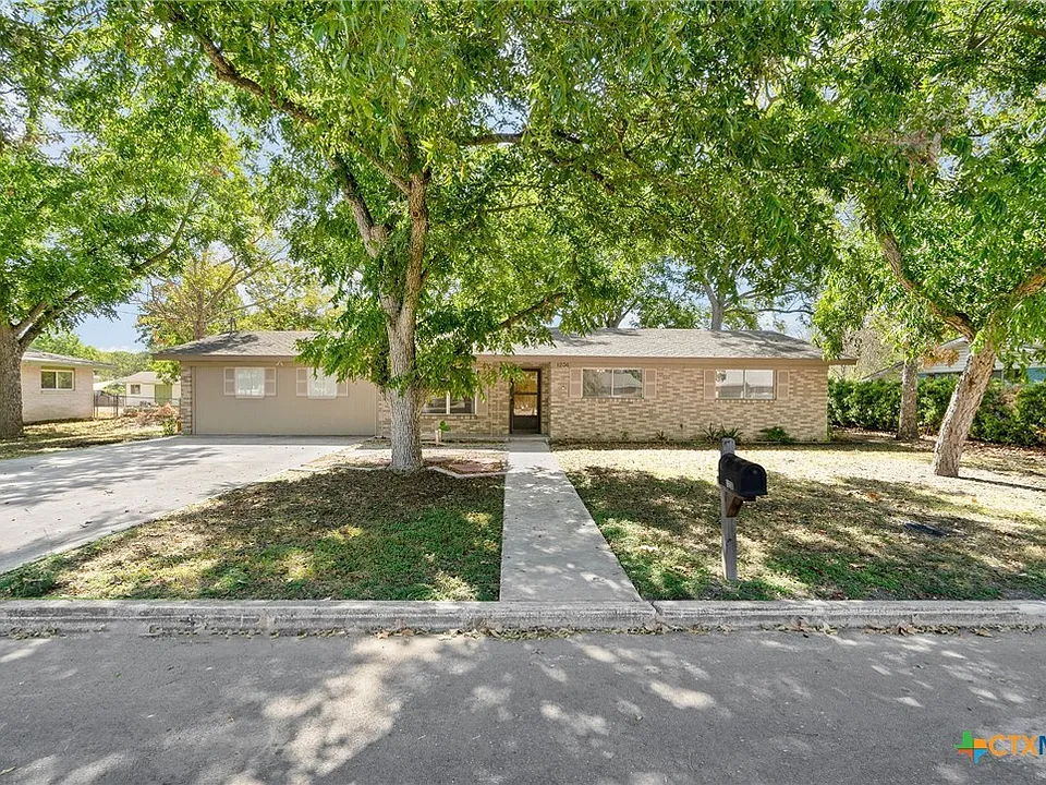 1236 Rivercrest Dr