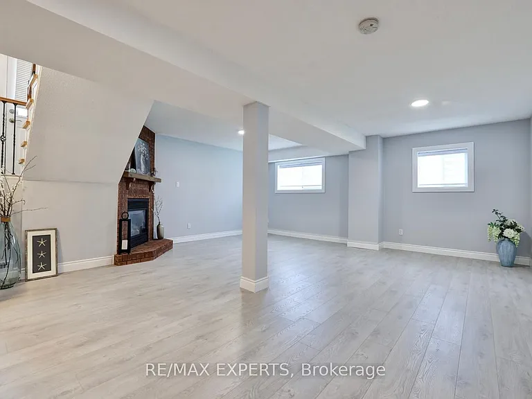 72 Donald Cres — Photo 27