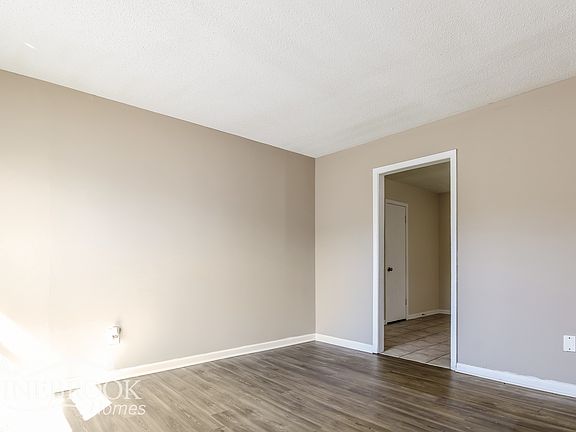 5th image of 2 E Paxton Ln