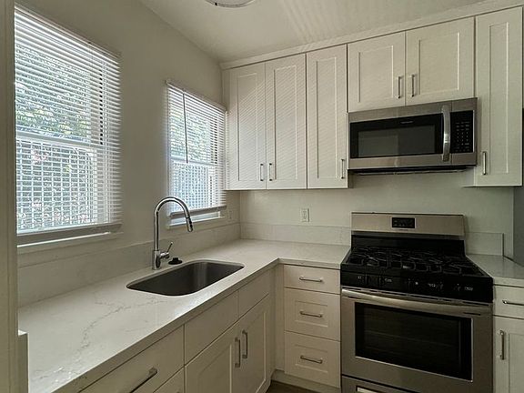 3rd image of 220 S Oakland Ave #220A