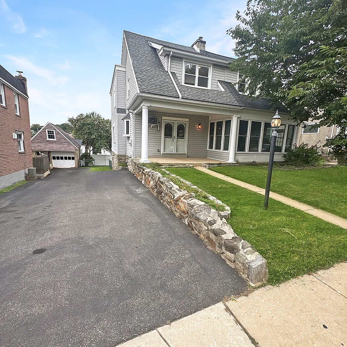 3 bed, 1.5 bath, 1332 sqft, $2,300 — Photo 1