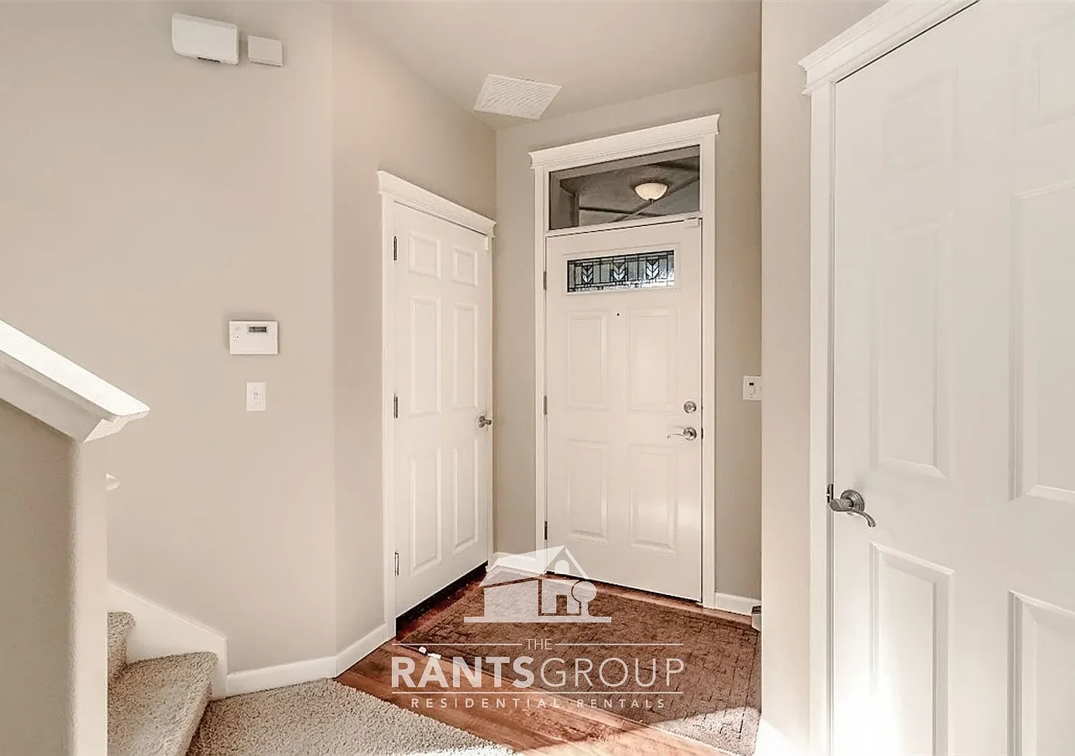 Gorgeous 2 Story Home! Located in Central Lacey! — Photo 2