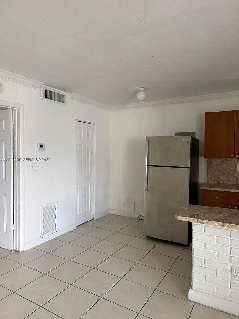 Building Photo - 890 NW 45th Ave #25